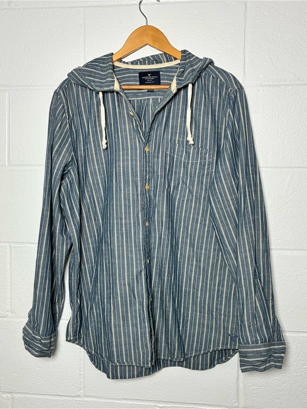 American Eagle men’s striped button down shirt hoodie